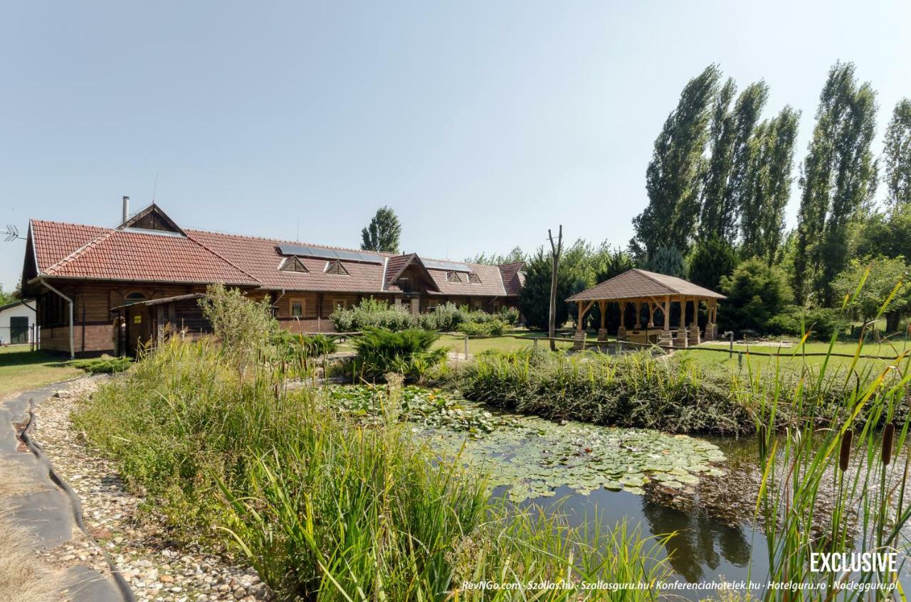 Sipito Pihenopark Hotel Pilis Exterior photo